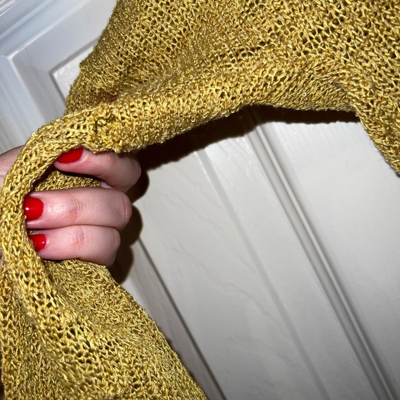 Lulu’s Open Back Sweater - Picture 4 of 5